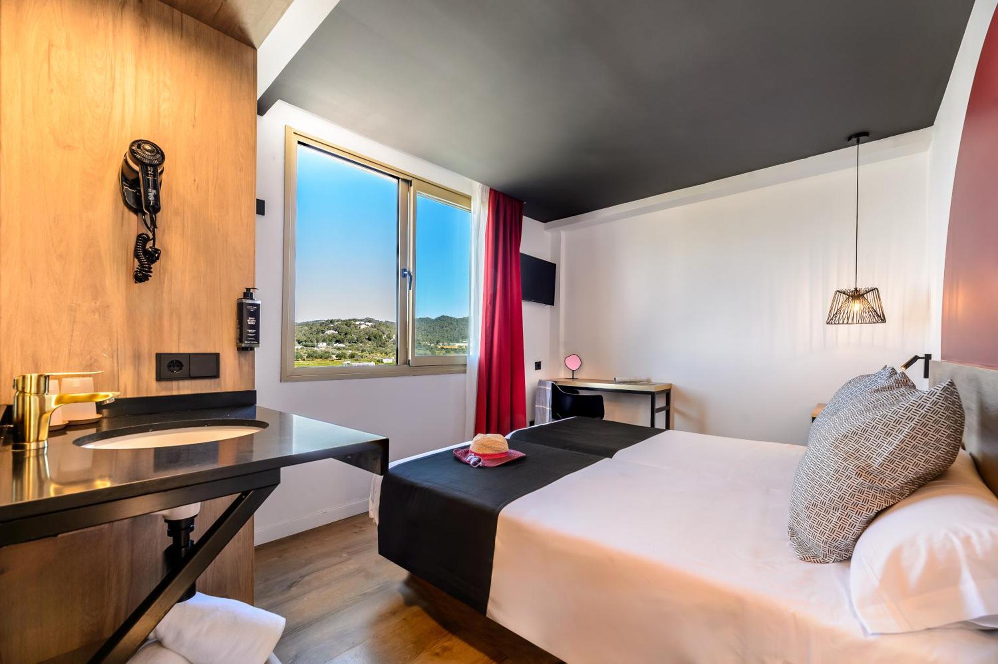 Hotel Vibra District - Adults Only Sant Antoni de Portmany Екстериор снимка